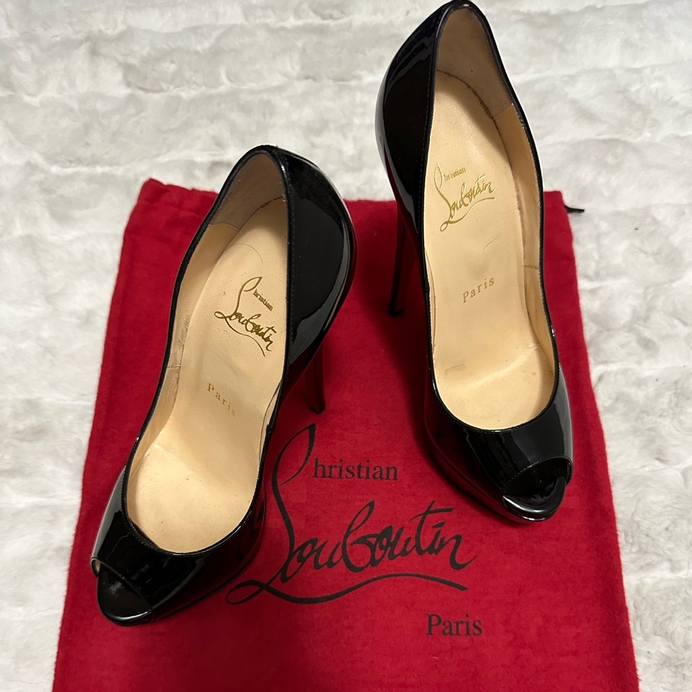 Christian LouBoutin New Very Privé
120 mm Platform pumps - Patent leather -Black